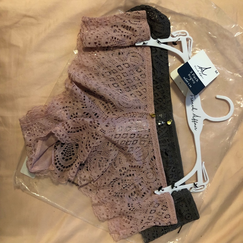 NWT LACE PANTY SET